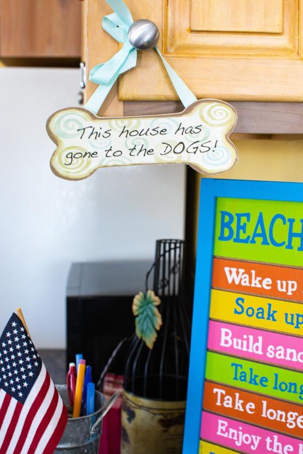 Relax At Our Beach Haven - Pet Friendly ガルベストン エクステリア 写真